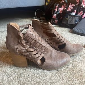 Light brown booties